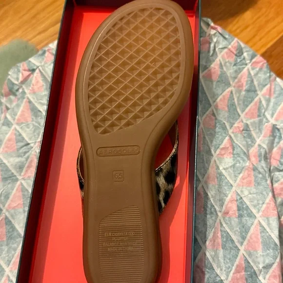 New in box AEROSOLES Leopard Print Flip Flops - Picture 4 of 8